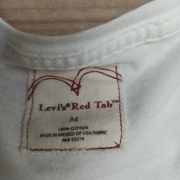 Levi's Vneck Tee - Picture 2 of 3